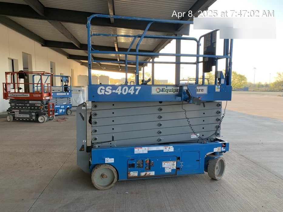 2019 Genie GS-4047 Folding rails with half height swing gate