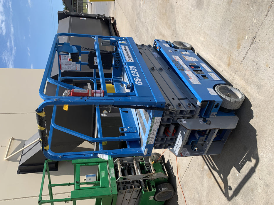 2019 Genie GS-1930 Fixed rails with chain Entry