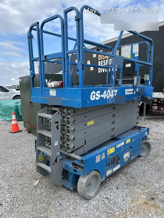 2019 Genie GS-4047 Folding rails with half height swing gate