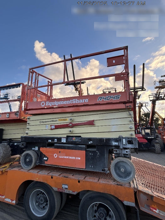2022 JLG R4045