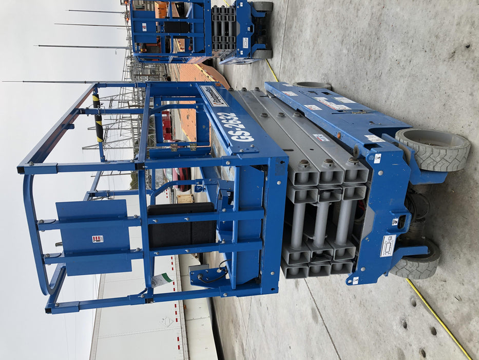 2020 Genie GS-2632 Solid Non Marking Tires, Folding Rails with half-height swing gate , Beacon