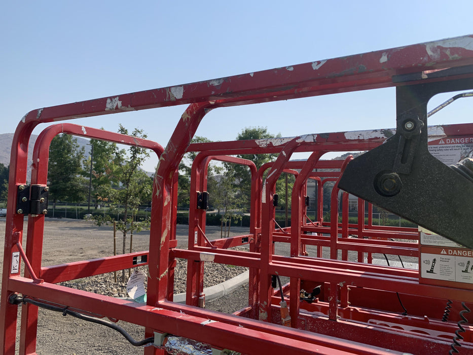 2020 MEC 1330SE Solid NM Tires, Steel Swing out Doors, LCS, Beacon, 900W Invertor