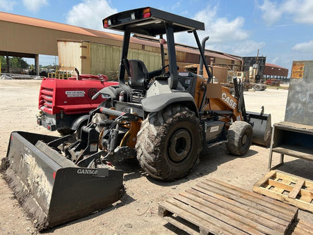 2022 CASE 570N EP