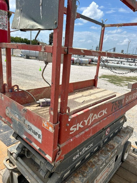 2018 Skyjack SJIII-3219 Skyjack SJIII3219 Scissor Lift w/Trojan Batteries