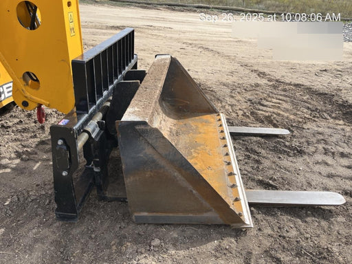 2016 SKYTRAK 70" Bucket, Telehandler 6k-7k