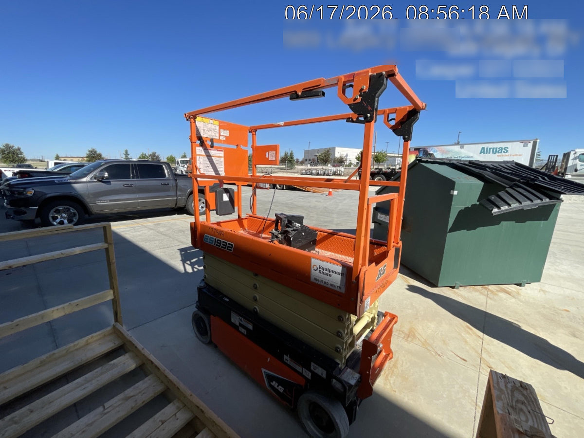 2021 JLG ES1932
