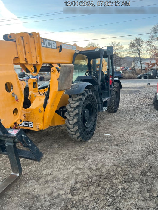 2019 JCB 510-56 74 HP w/Open ROPS, Beacon, Aux Hydraulics, Worklights, Solid Tires w/60" Carriage/Forks