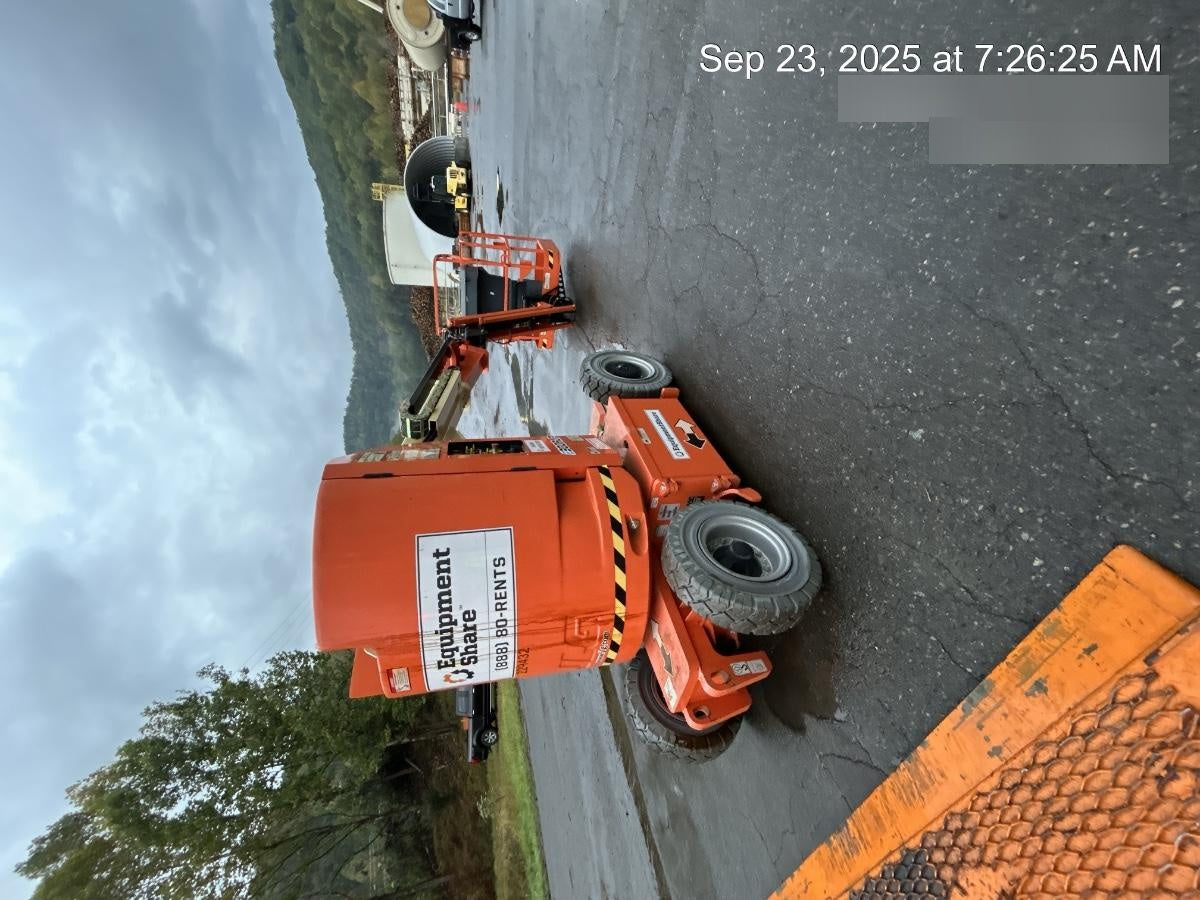 2022 JLG E300AJP