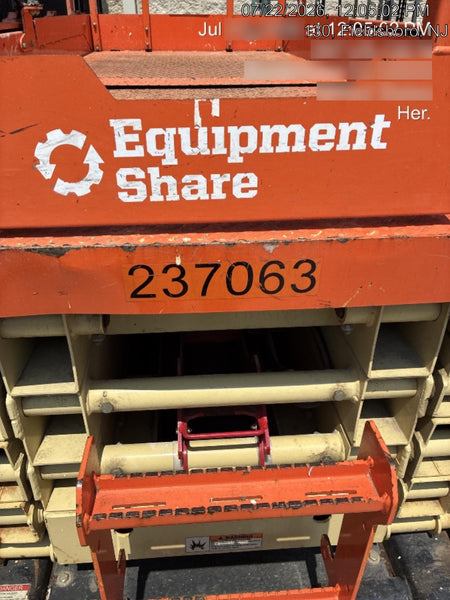 2022 JLG ES3246