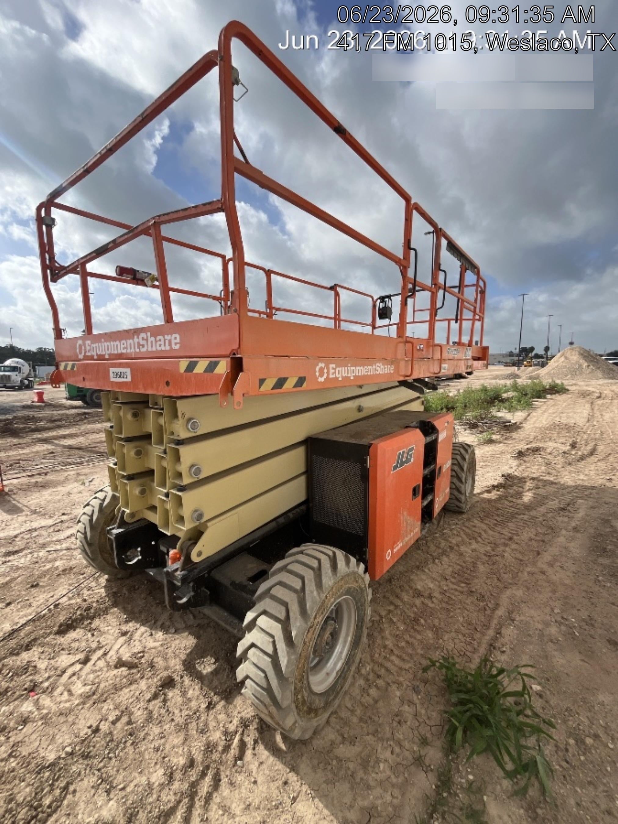 2023 JLG RT4394