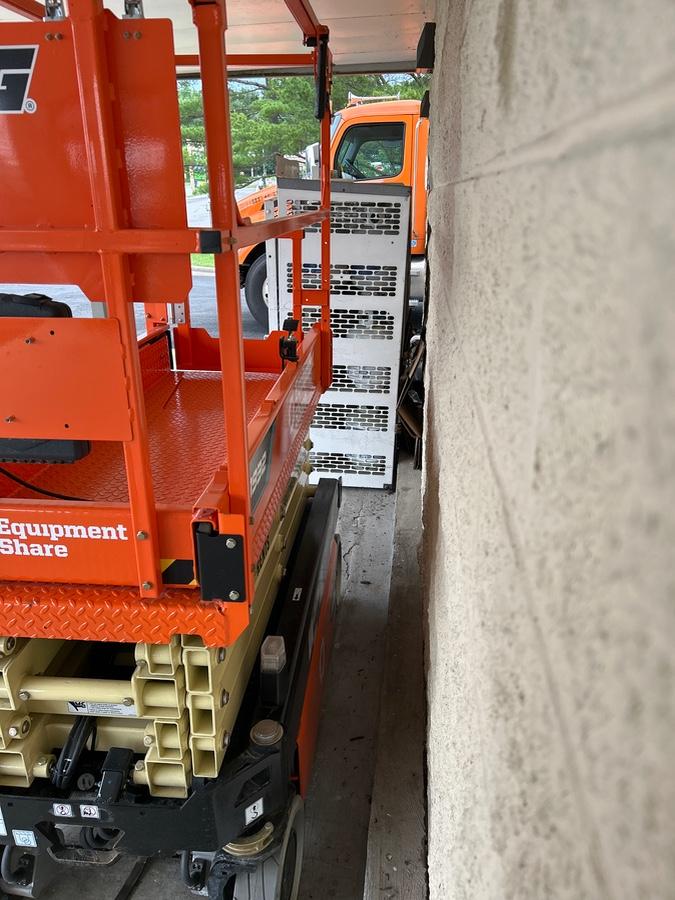 2025 JLG ES1932