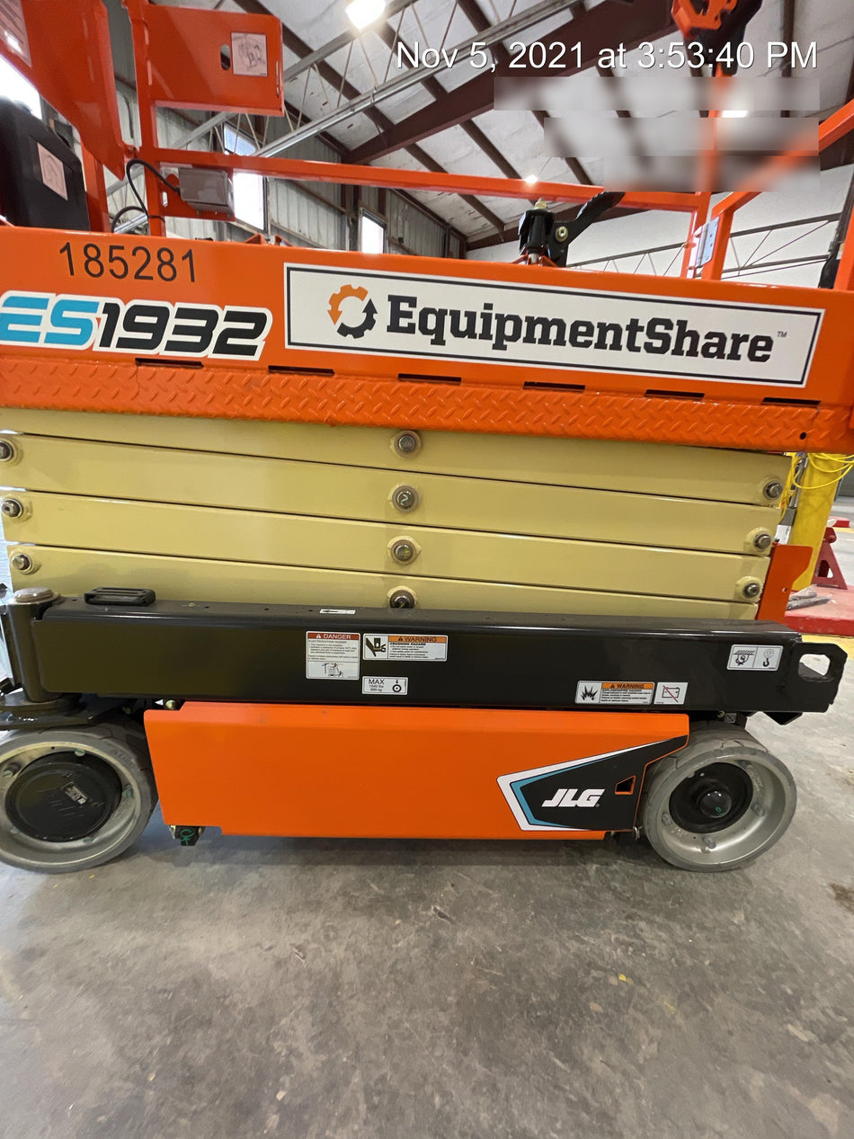 2021 JLG ES1932