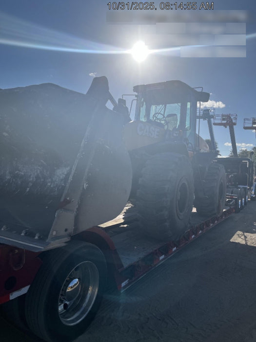 2018 Case 821G CLOSED CAB, JRB 418 STYLE HYD COUPLER