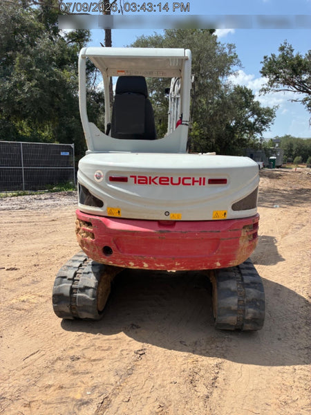 2023 TAKEUCHI TB250-2R
