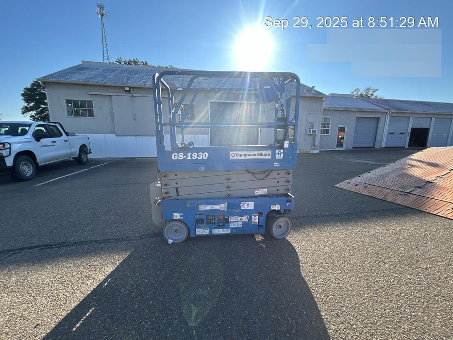 2019 Genie GS-1930 Fixed rails with chain Entry