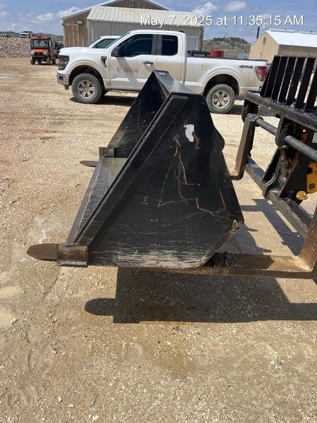 2017 SKYTRAK 70" Bucket, Telehandler 6k-7k