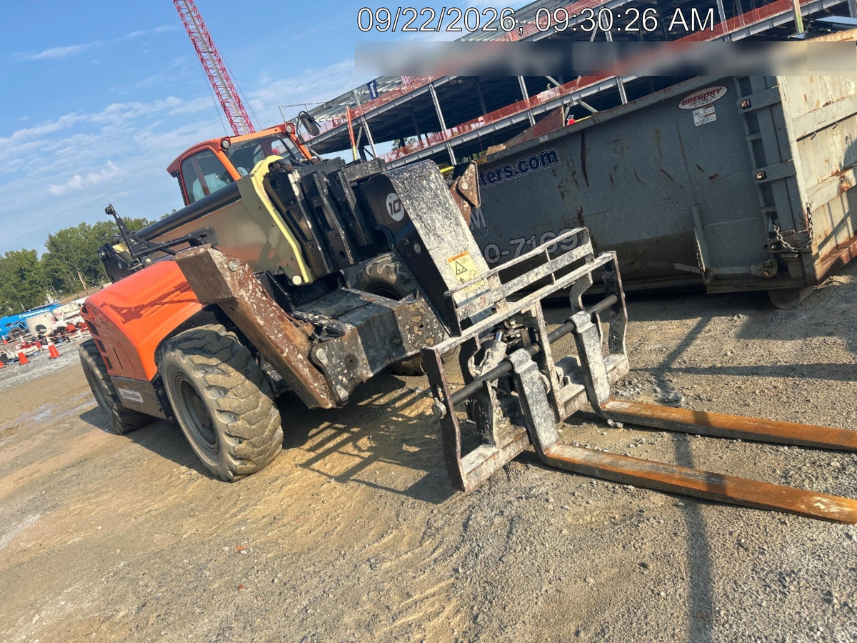 2022 JLG 1075