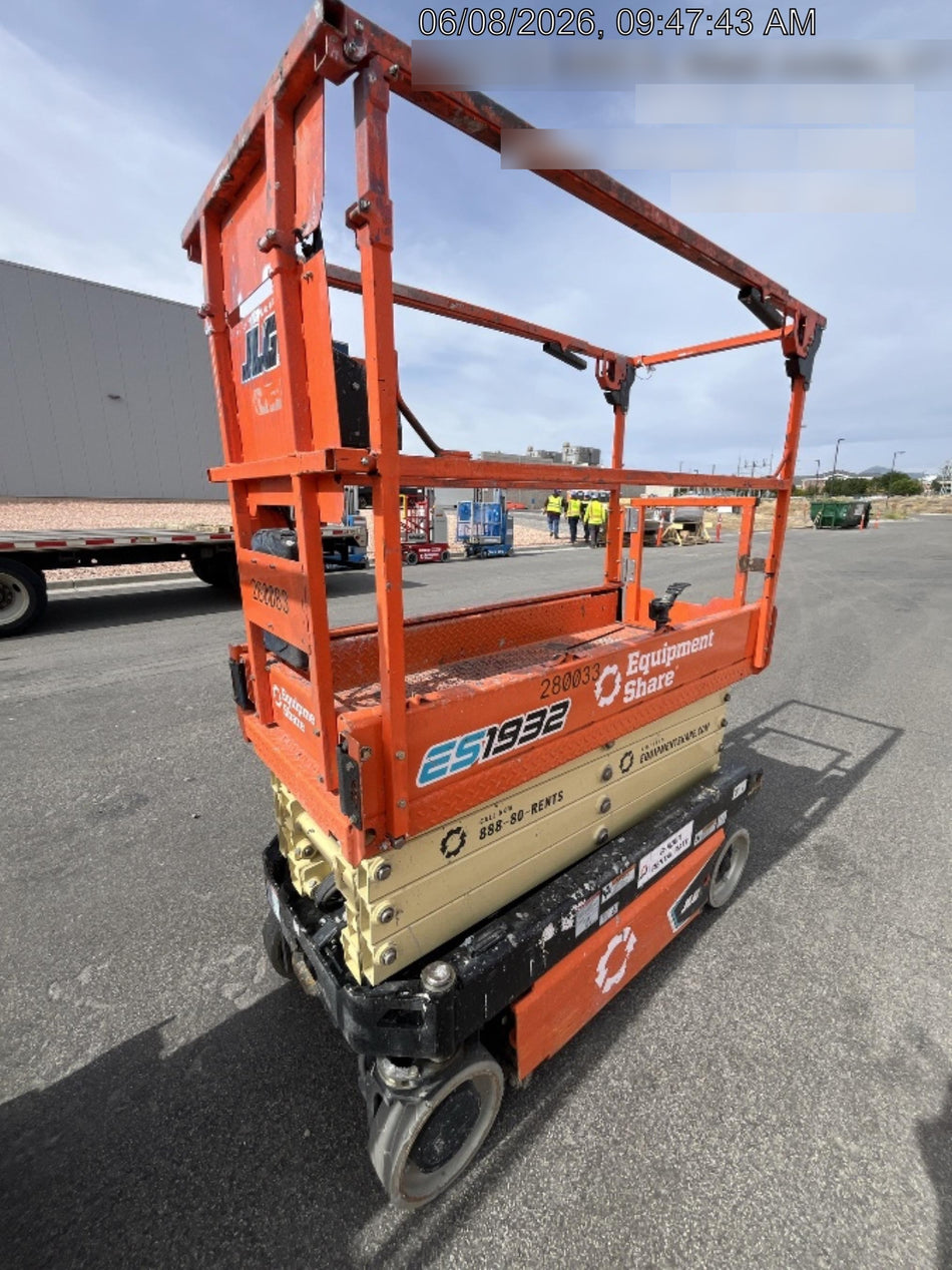 2022 JLG ES1932