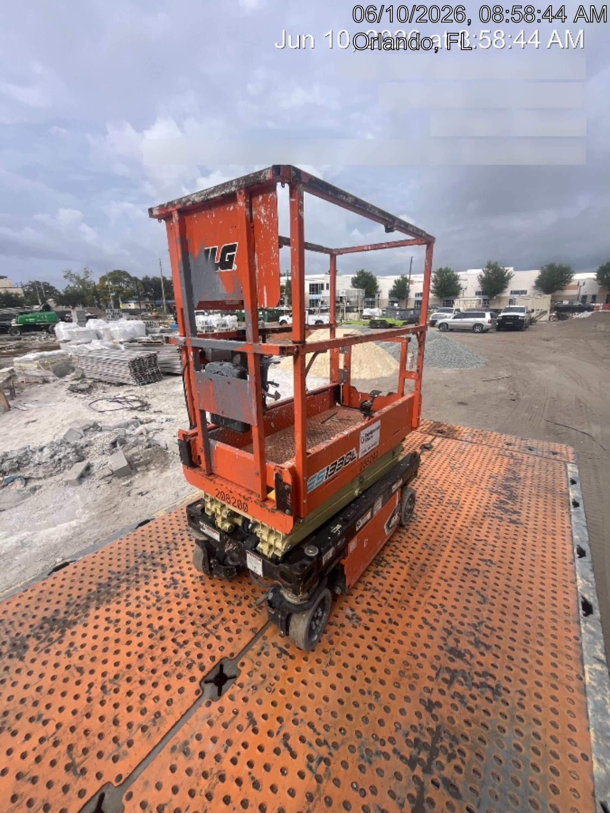 2022 JLG ES1330L