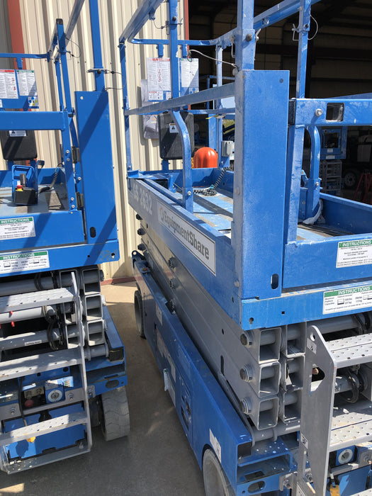 2019 Genie GS-2632 Folding rails with half height swing gate