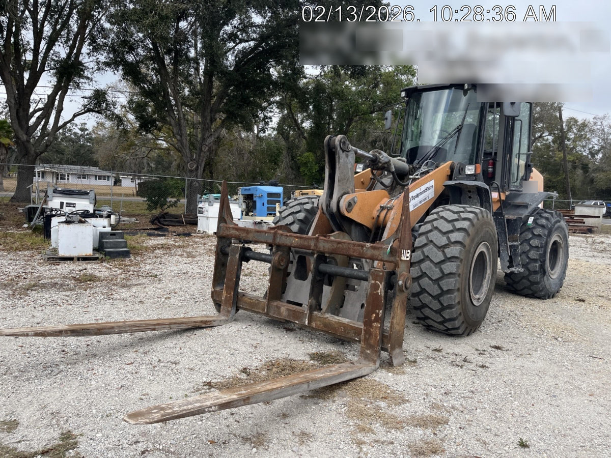 2018 Case 821G CLOSED CAB, JRB 418 STYLE HYD COUPLER