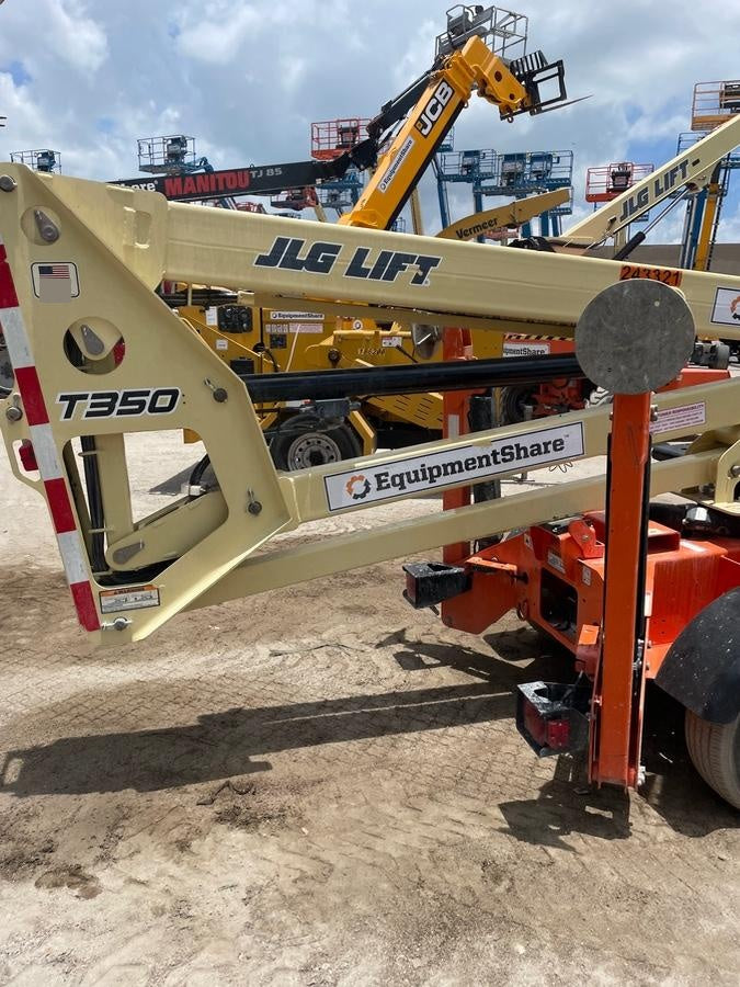 2022 JLG T350