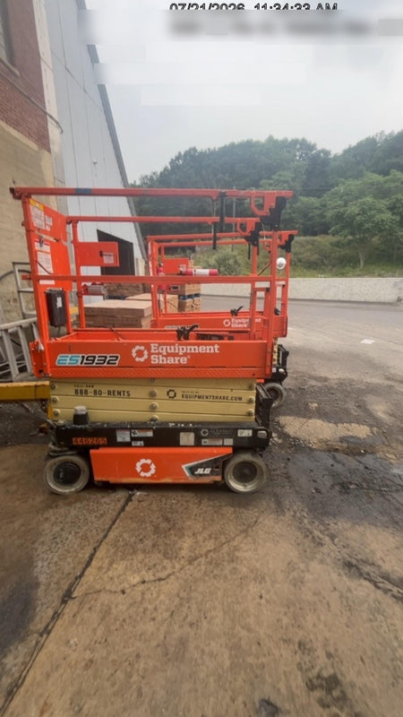2024 JLG ES1932