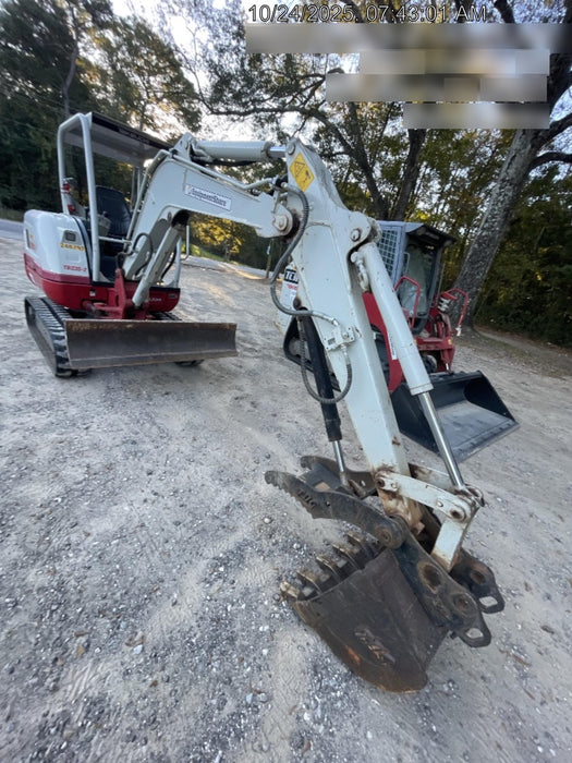 2022 TAKEUCHI TB235-2R
