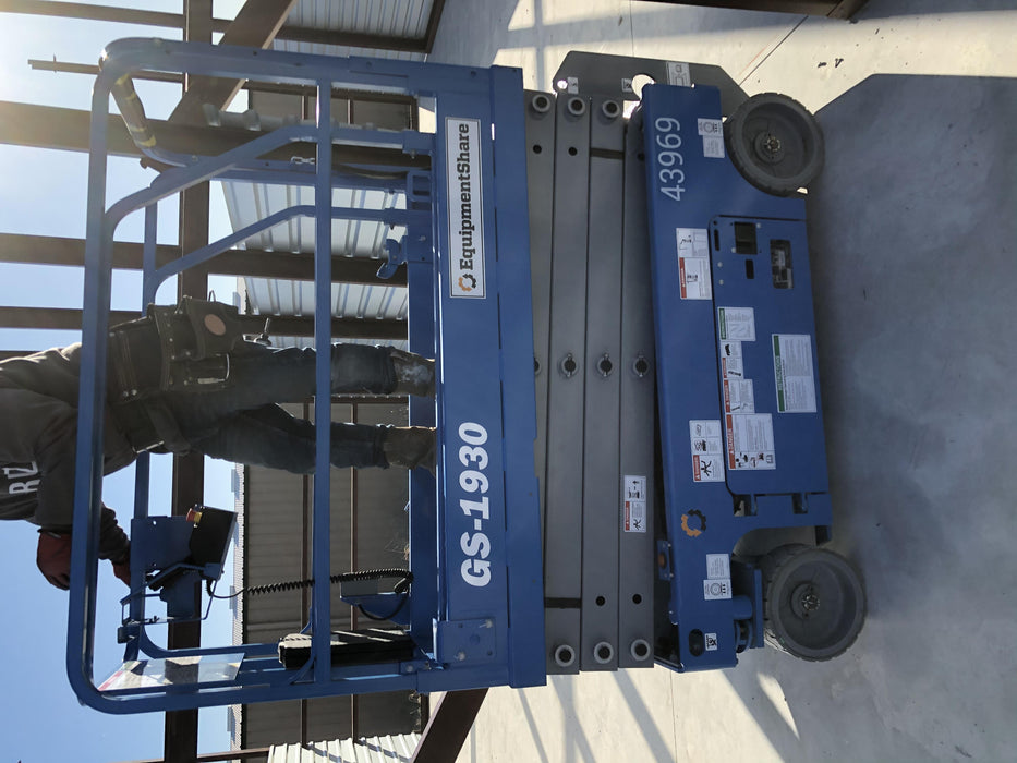 2019 Genie GS-1930 Fixed rails with chain Entry