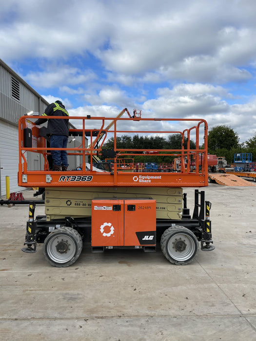 2022 JLG RT3369