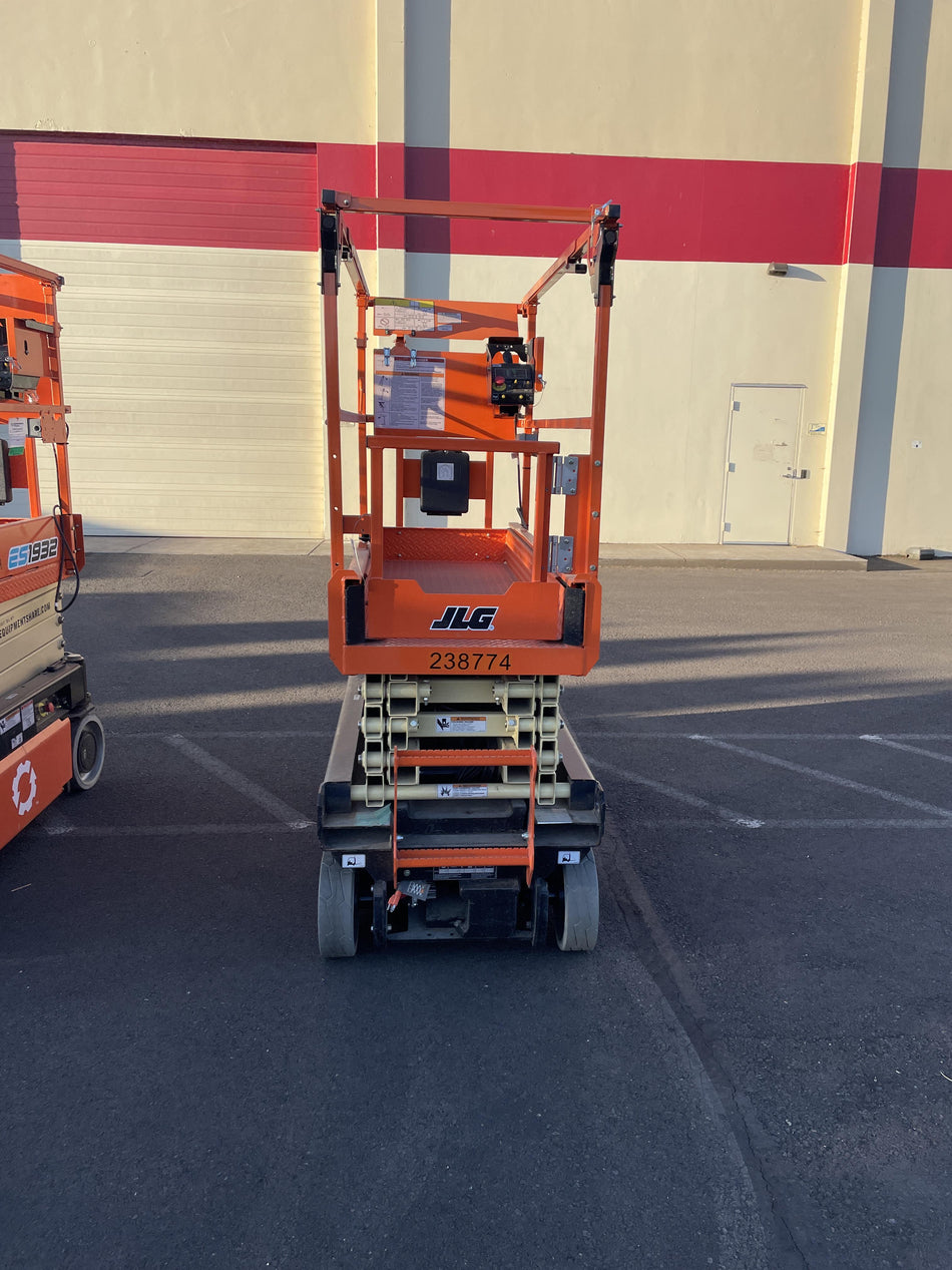 2022 JLG ES1932