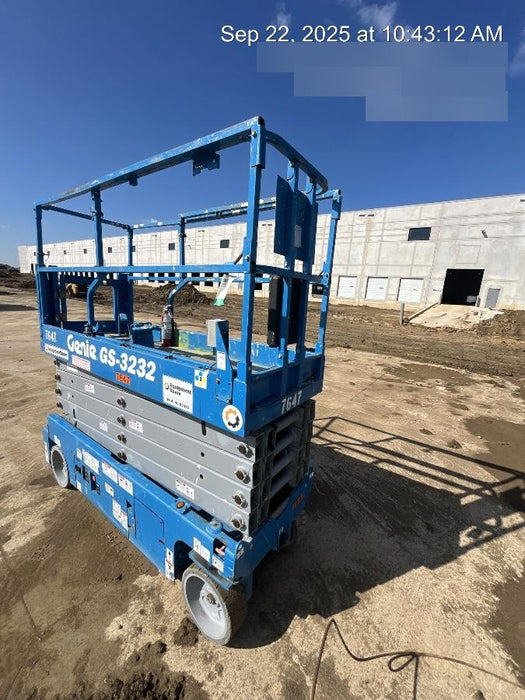 2017 Genie GS-3232 Genie GS3232 Lift w/Folding Rails and Swing Gate