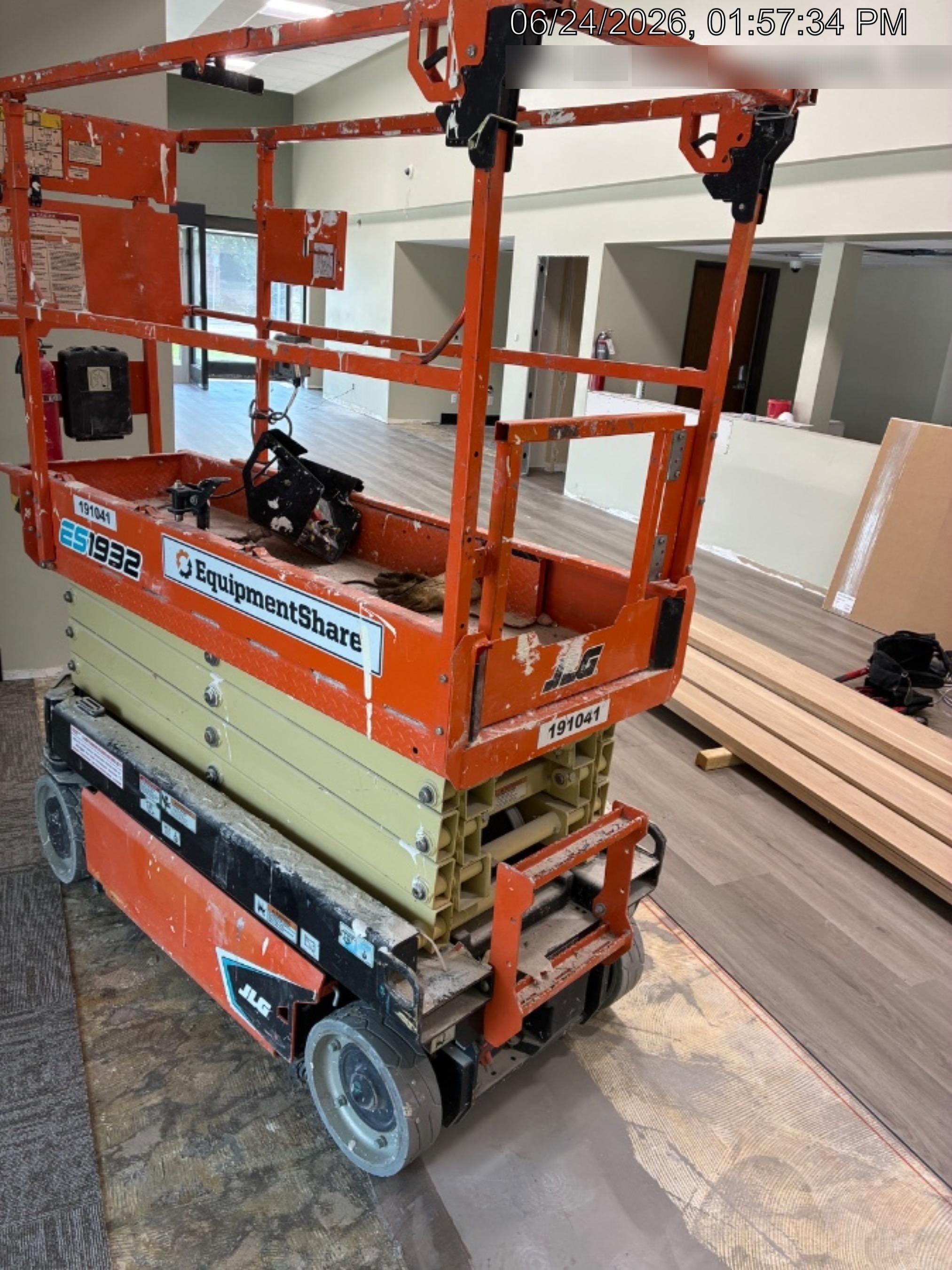 2021 JLG ES1932