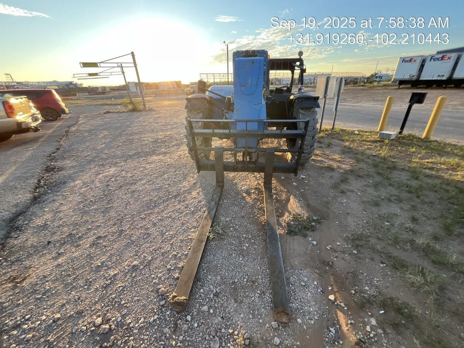 2018 Genie GTH-844 Genie GTH-844 w/Open ROPS, Solid Tires, beacon/work lights, 60" carriage/forks