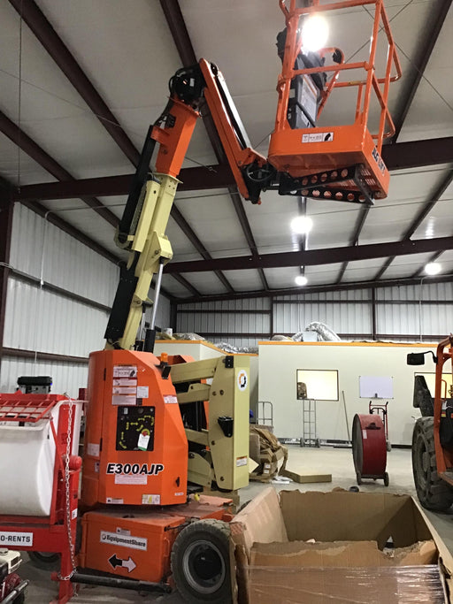 2019 JLG E300AJP