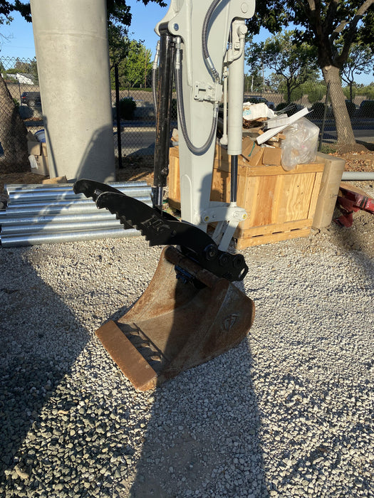 2022 TAKEUCHI TB235-2R