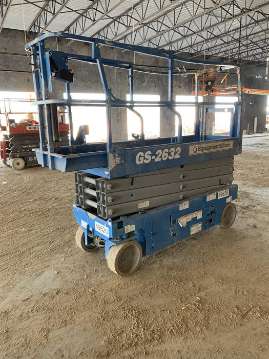 2019 Genie GS-2632 Folding rails with half height swing gate