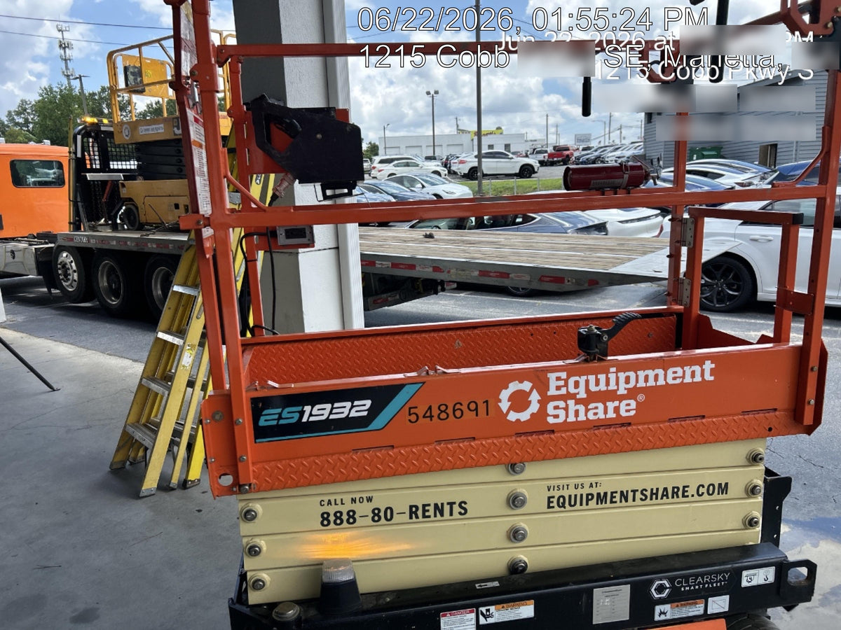 2025 JLG ES1932