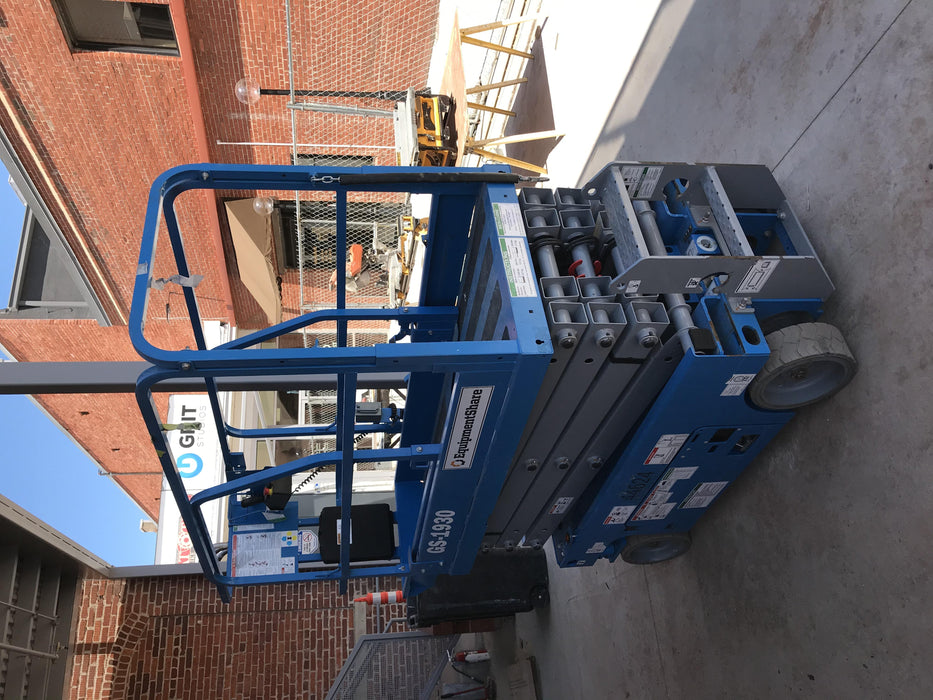 2019 Genie GS-1930 Fixed rails with chain Entry