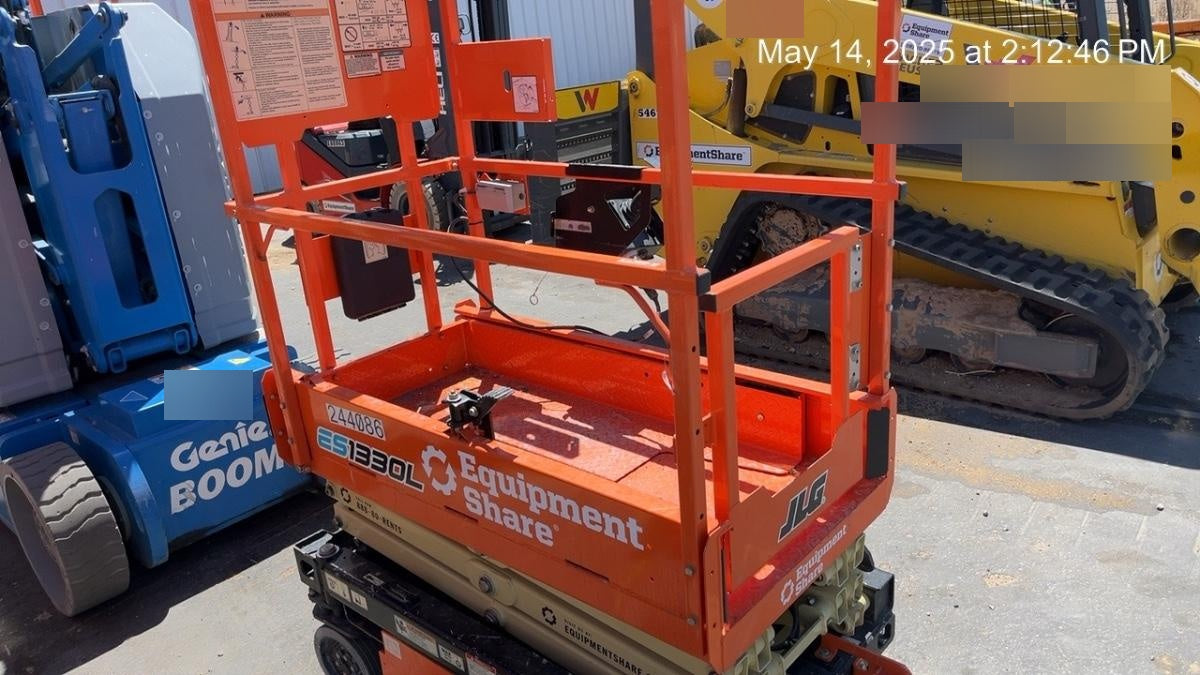 2022 JLG ES1330L