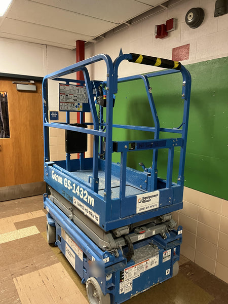 2023 GENIE GS-1432