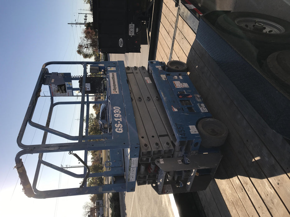 2019 Genie GS-1930 Fixed rails with chain Entry