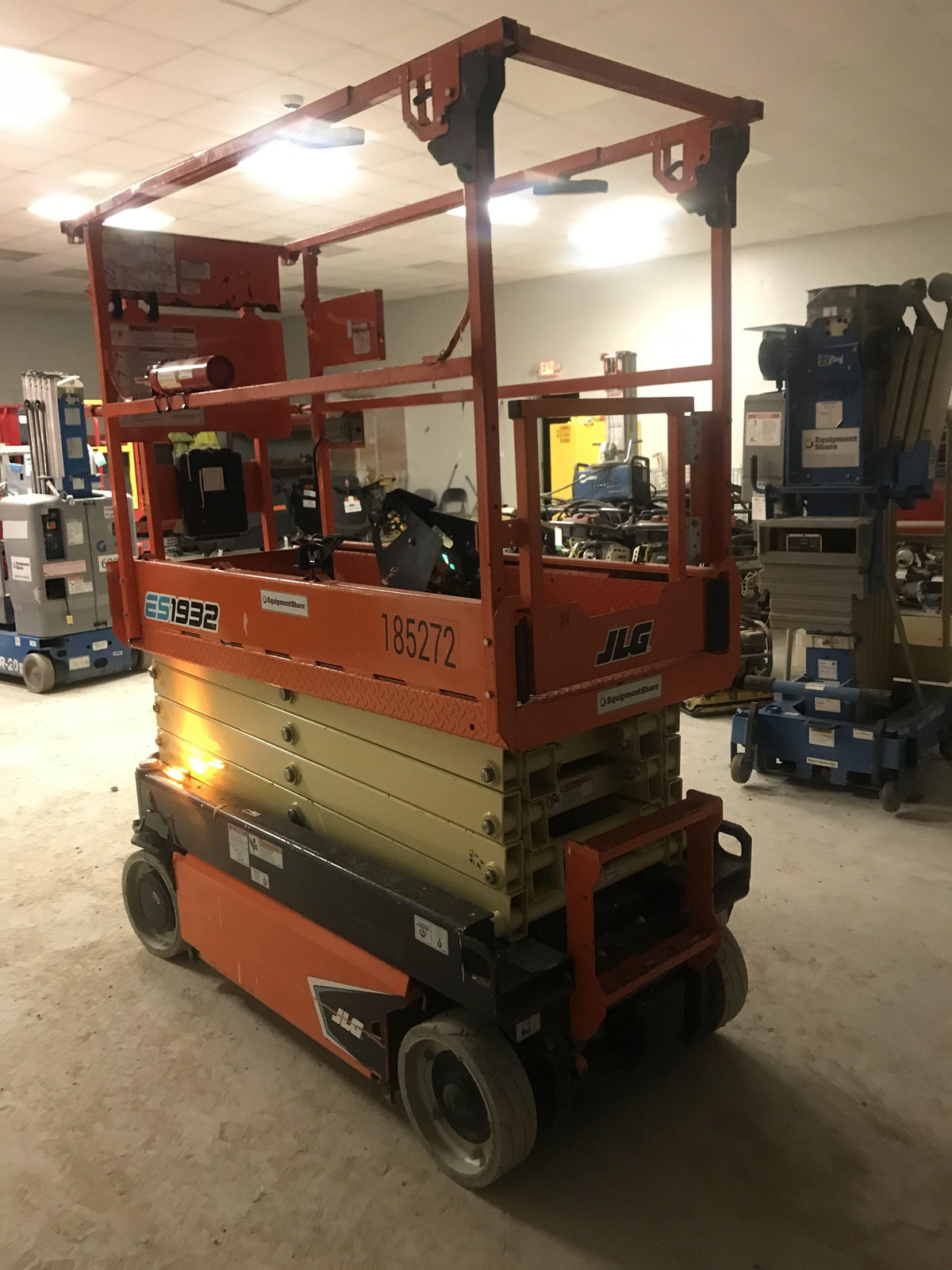 2021 JLG ES1932