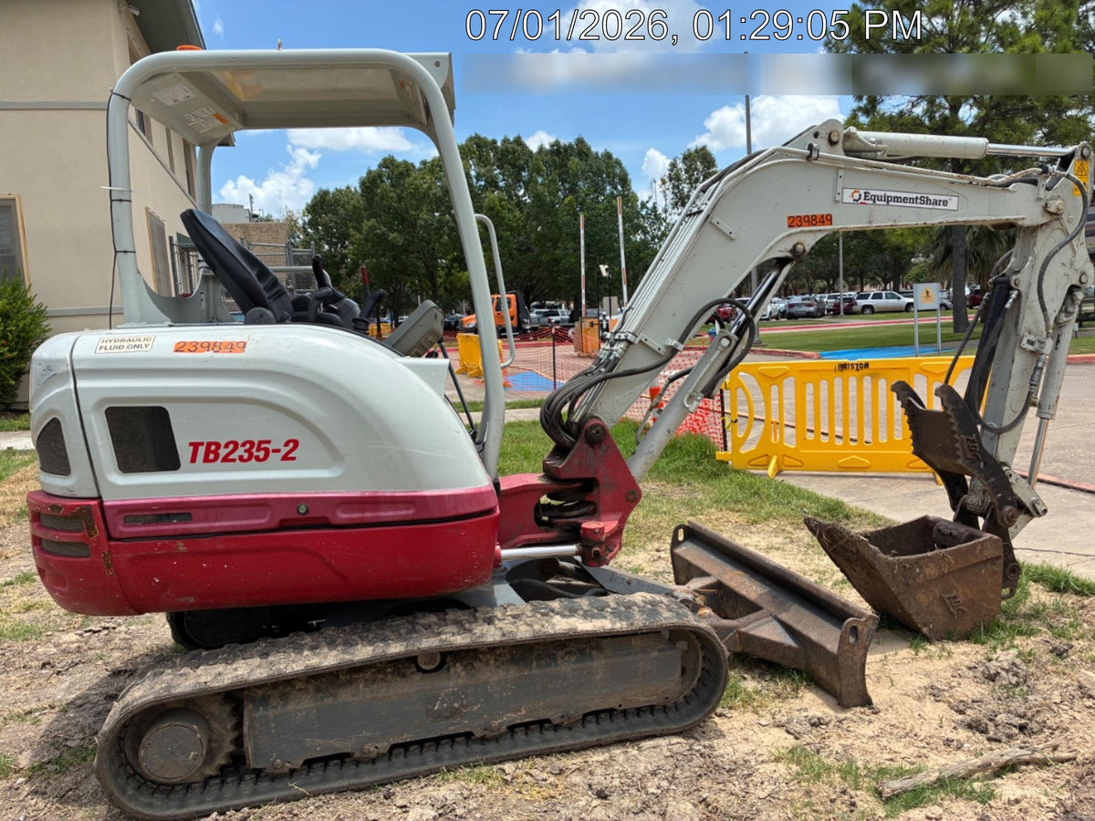 2022 TAKEUCHI TB235-2R