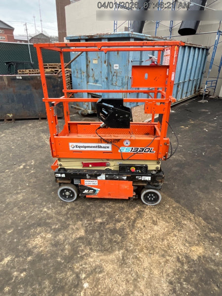 2021 JLG ES1330L