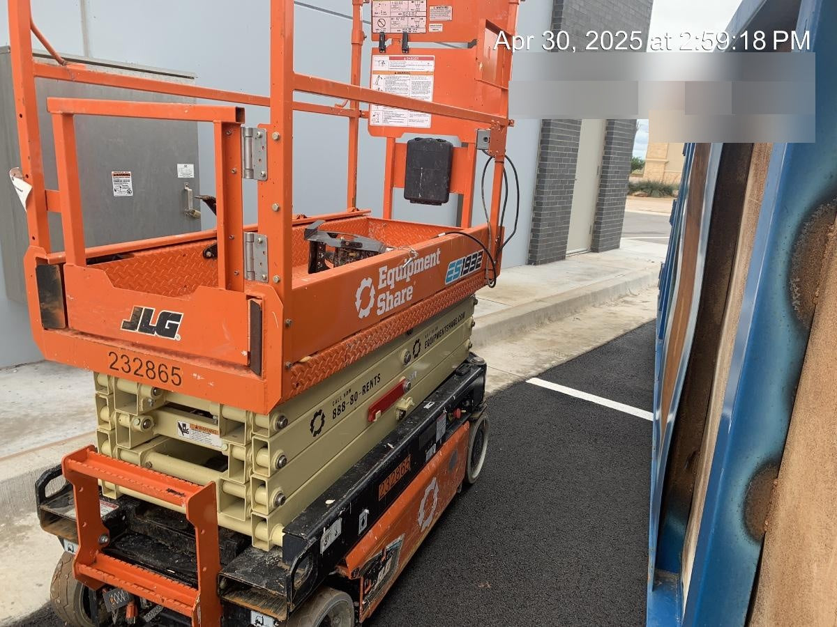 2022 JLG ES1932