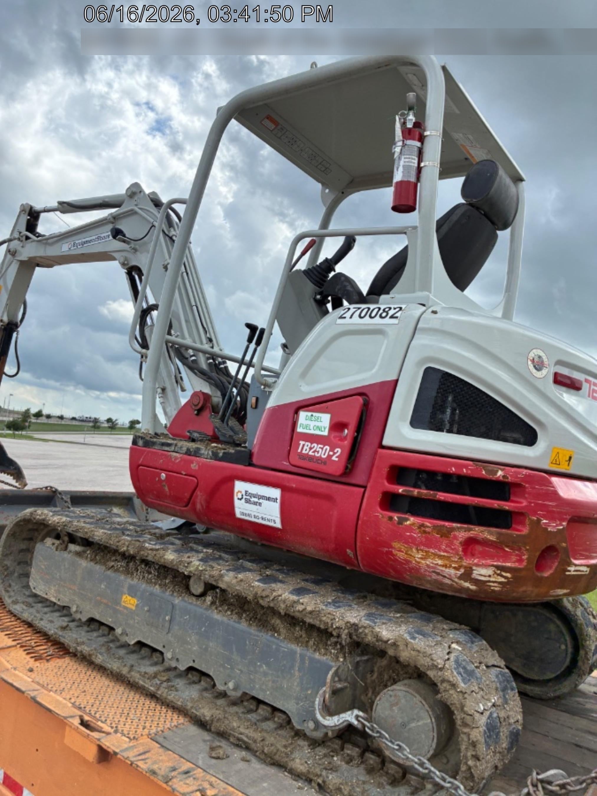 2019 Takeuchi TL8W Canopy, 15" Wide Rubber Tracks, Back-up Alarm, Front & Rear Working Lights, Auxiliary Hydraulics, Two-Speed Travel, Electronic Monitoring System w/76" HD Dirt Bucket with 8 Teeth, 20.3 cubic feet Capacity