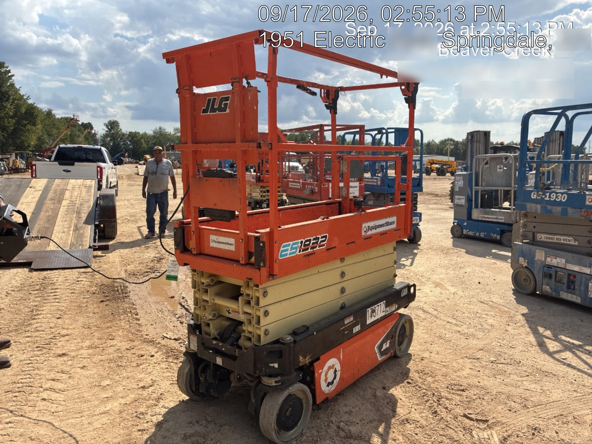 2021 JLG ES1932