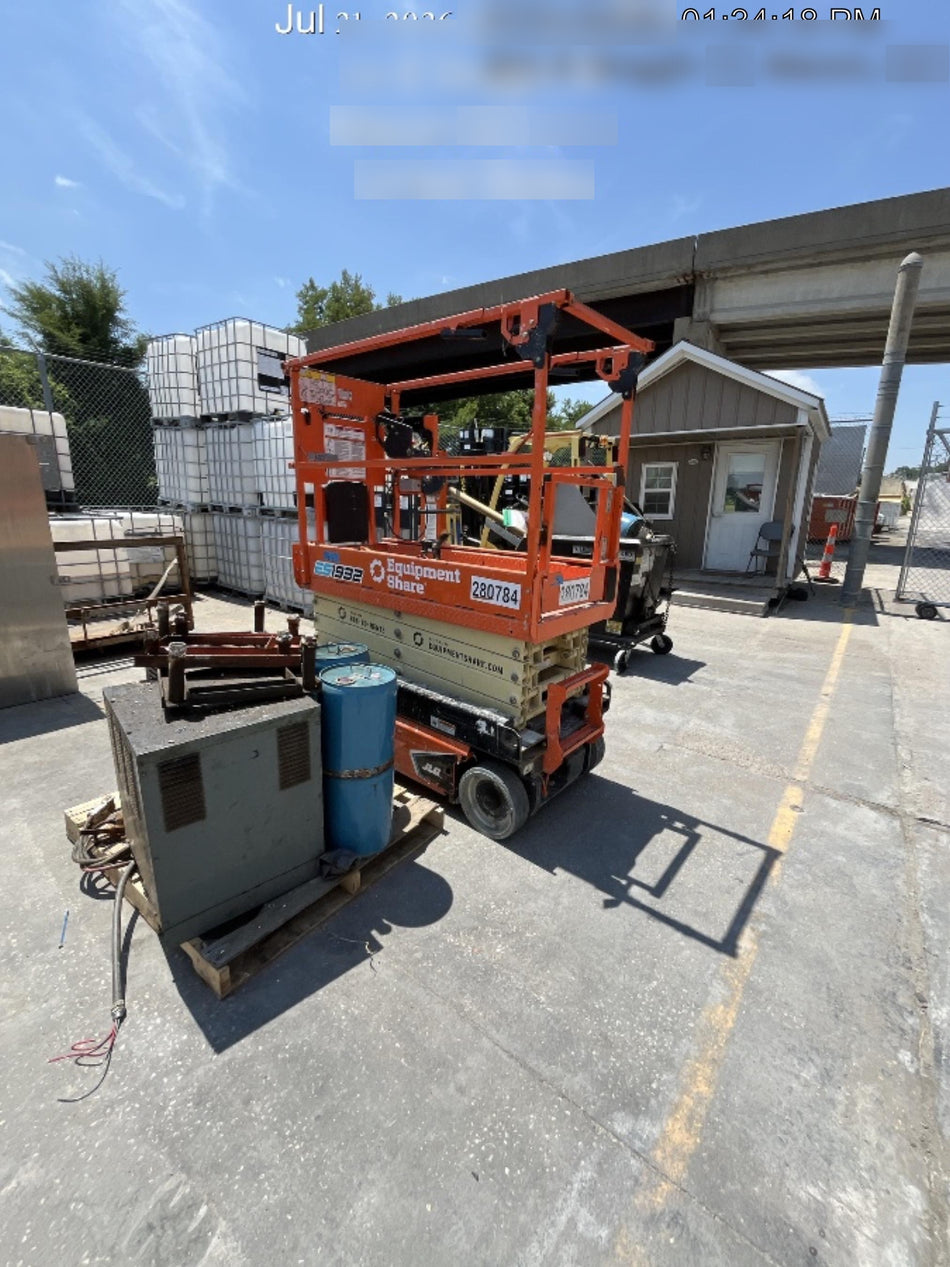 2022 JLG ES1932