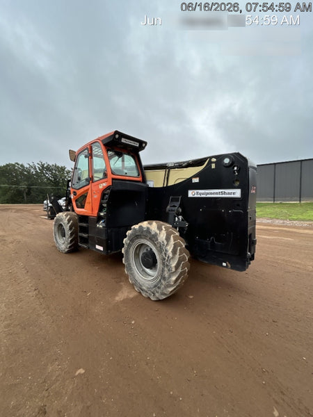 2022 JLG 1075